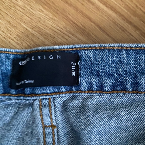 ASOS DESIGN relaxed mom jeans in mid blue - Picture 2 of 3